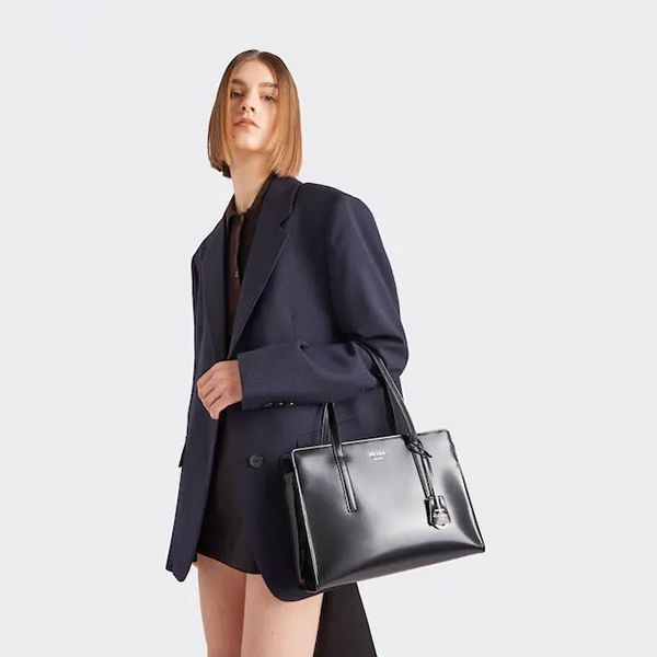 国内完売!プラダ新作 コピー★ミディアムブラッシュドレザーハンドバッグ 1BA350ZO6F02SBVOOO